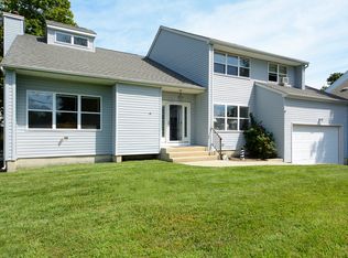 15 W Narcissus Rd, Mastic Beach, NY 11951