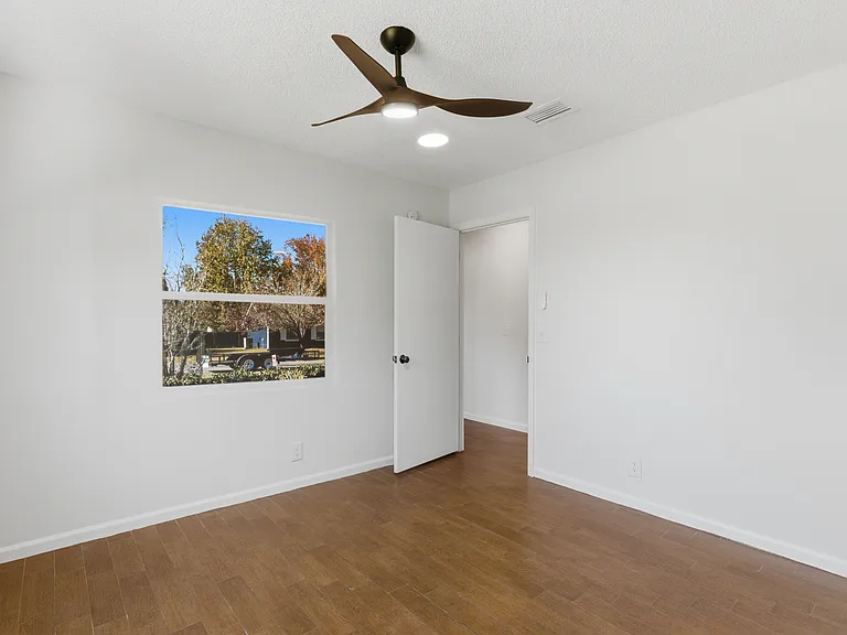 404 Westgate Cir — Photo 13