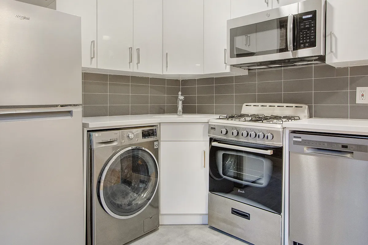 Building Photo - 364 W 51st St #3W