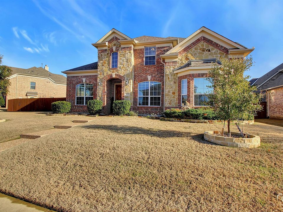 1st image of 2853 McGregor Dr