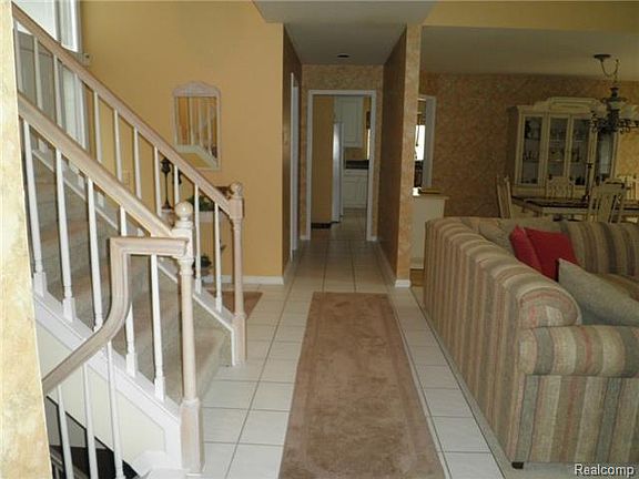 5th image of 16725 Country Knoll Dr #13
