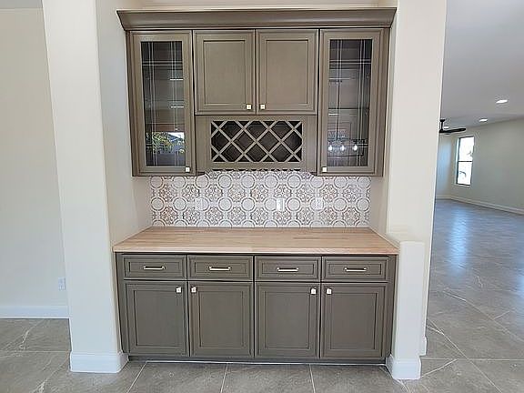 5th image of 2765 E Palm Beach Dr