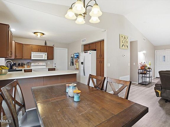 3rd image of 4013 E ALDER Avenue