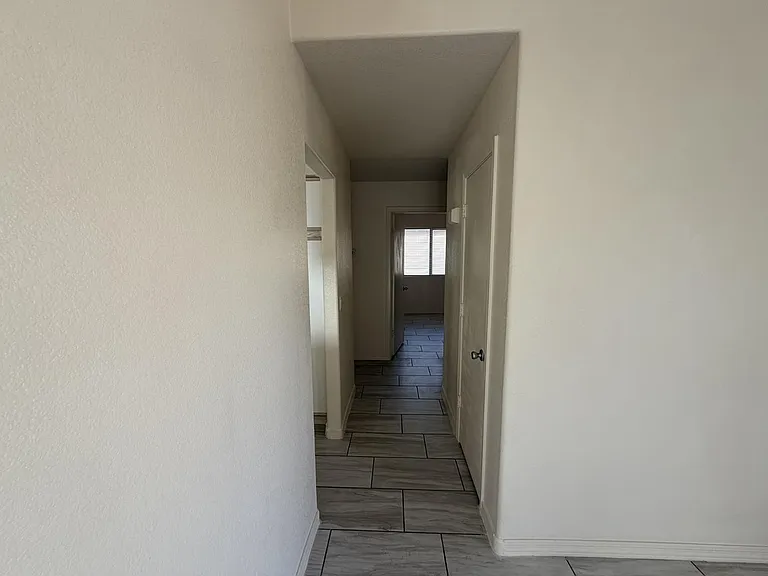 8563 W Mission Ln — Photo 13
