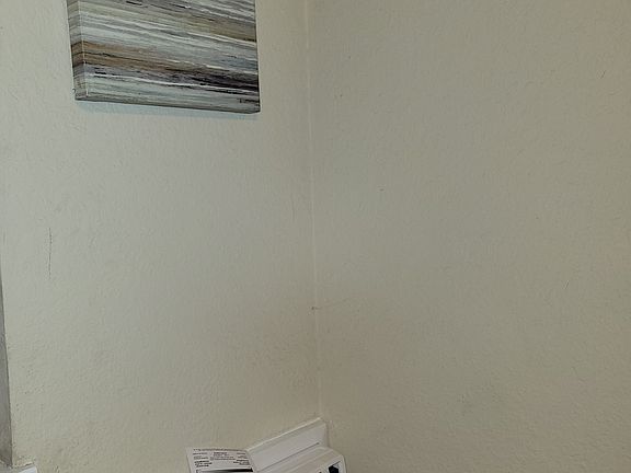 4th image of 1701 E Scotts Ave