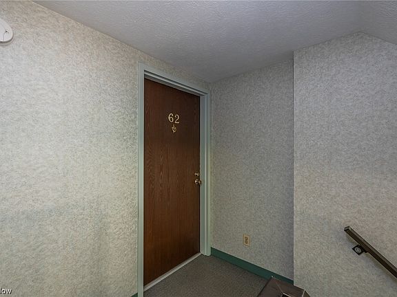 2nd image of 6875 Carriage Hill Dr #E-62