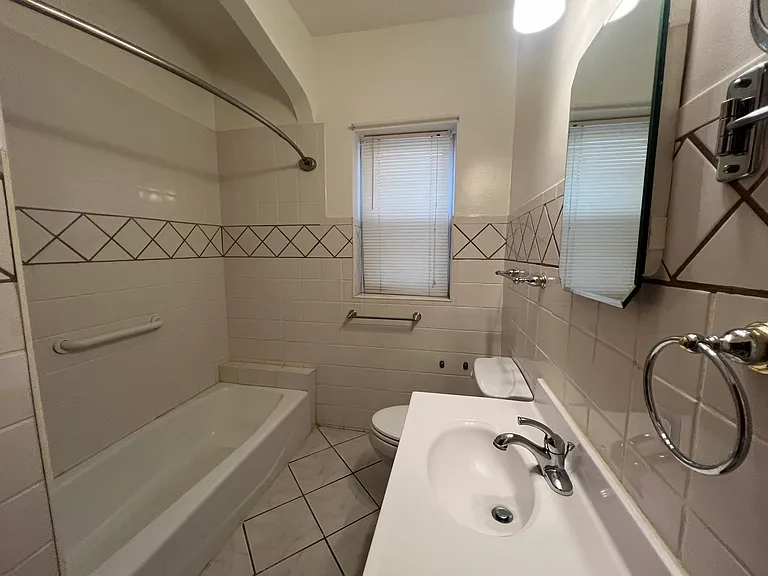 7821 S Paxton Ave #1 — Photo 11