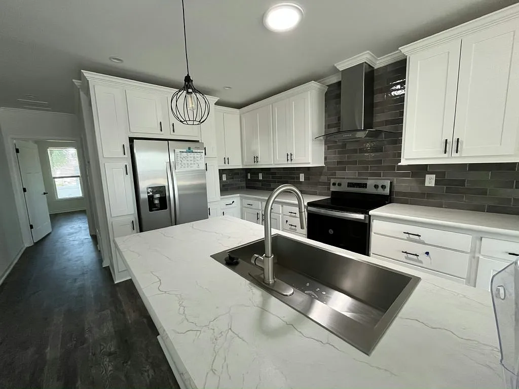 3 bed, 2.0 bath, 1460 sqft, $1,699 — Photo 3