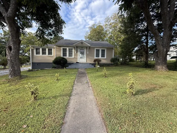208 Travora St, Graham, NC 27253