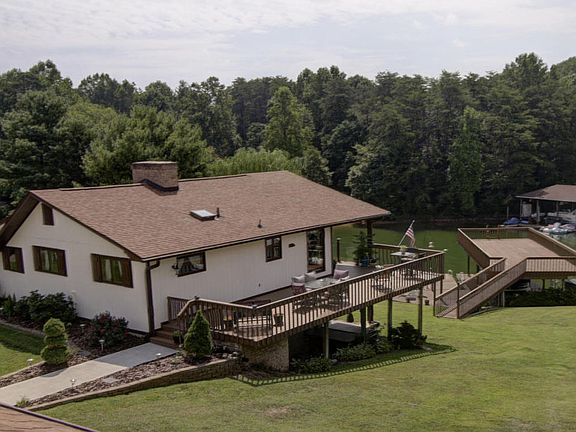 2nd image of 165 Hillcrest Heights Dr