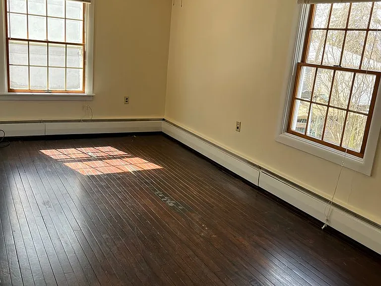 940 Woodlawn St — Photo 27