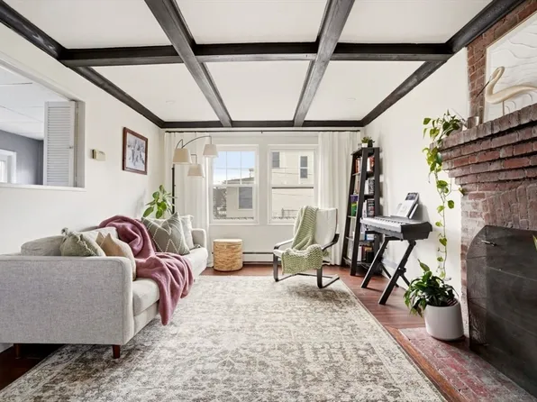 33 Bateman Ave, Revere, MA 02151