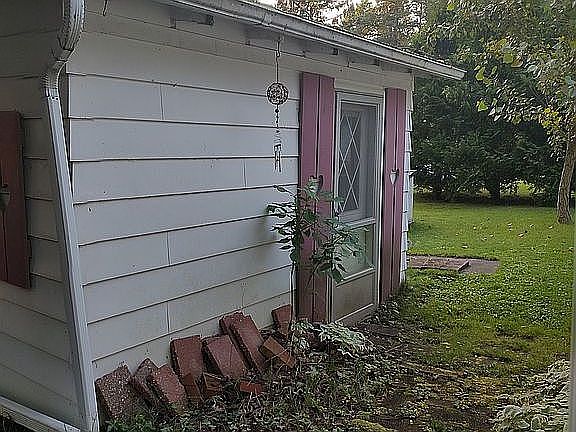 4th image of 1466 Wahbee Ave