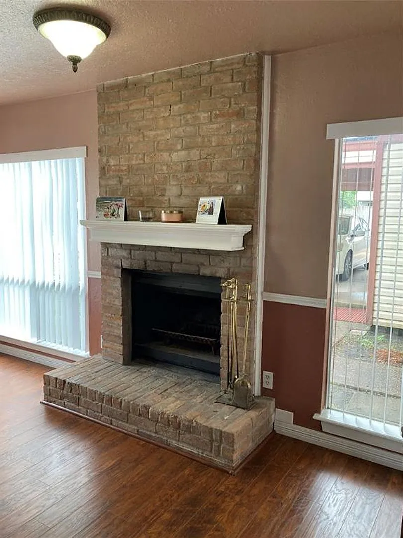 Totally updated townhome, Laminate Floor living room. New Kitchen with granite counter top. Gated... — Photo 3