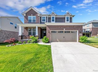 27879 Hummingdale Cir, Novi, MI 48377