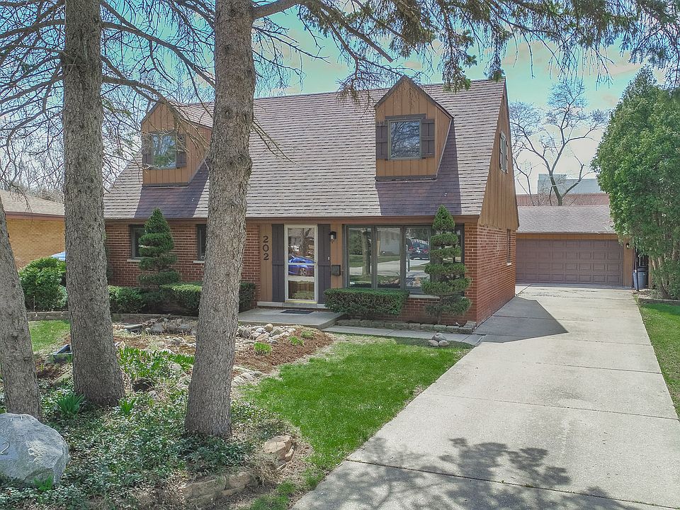 1st image of 202 E Park Ave
