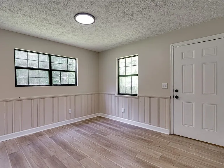 840 Emery Rd — Photo 7