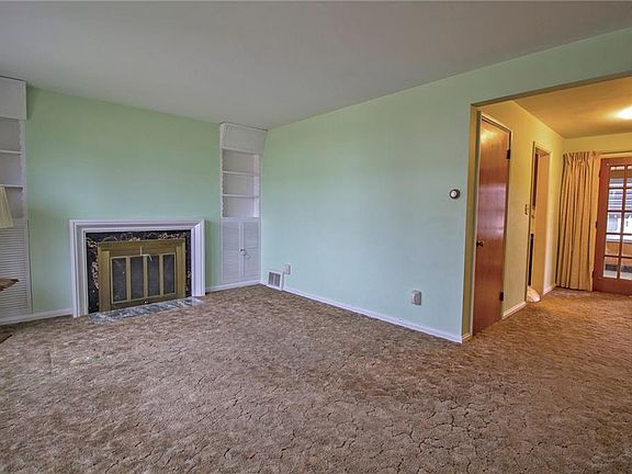 4th image of 16307 Barriemore Ave