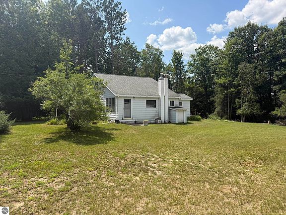 3rd image of 3530 S Vandermeulen Rd