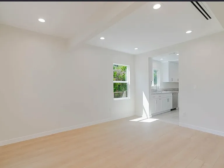 11911 Stagg St — Photo 21
