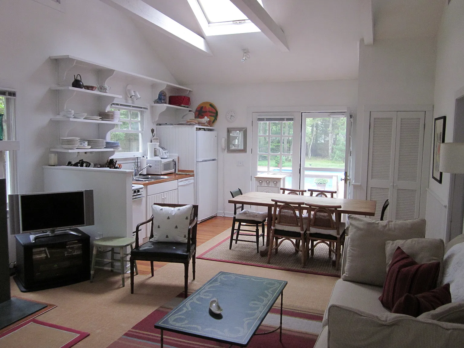 2 Bedroom Wainscott Cottage - First two weeks August 15k 2023 — Photo 3