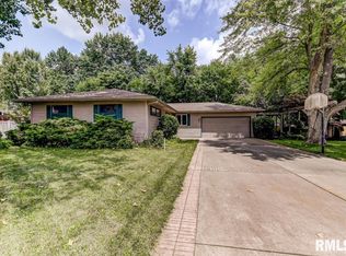 5 Prairie St, Auburn, IL 62615