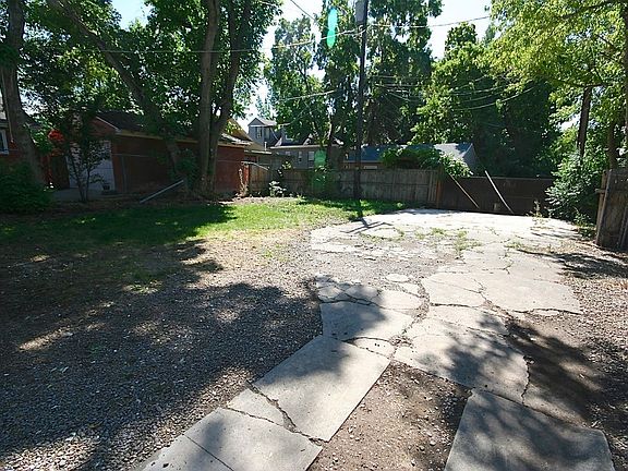 3rd image of 916 E Laird Ave