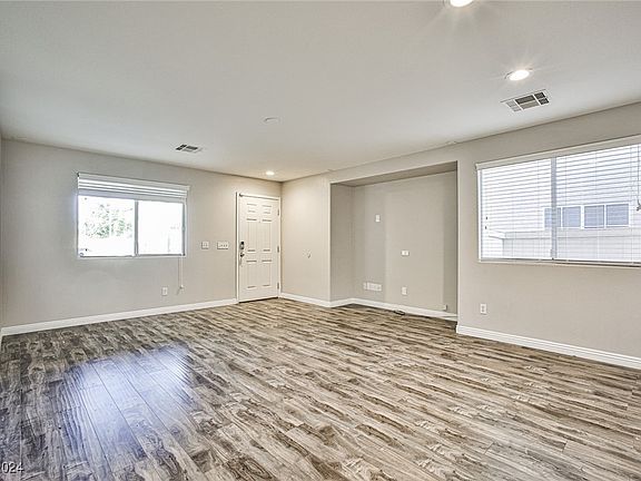 5th image of 925 Coronado Peak Ave