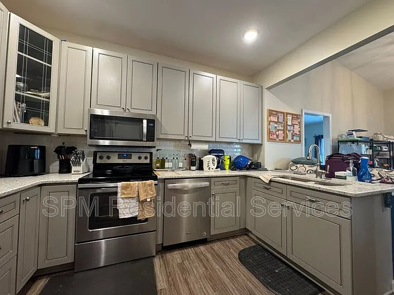 207 Fullford Ln #202 — Photo 8