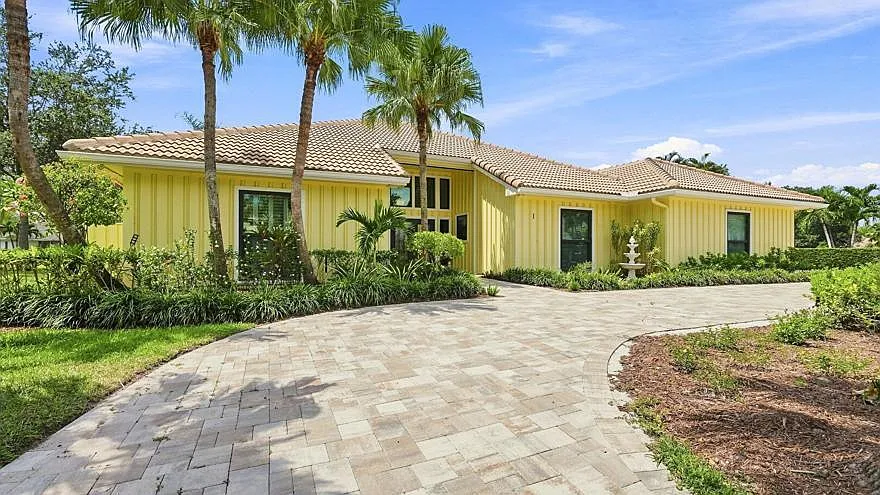 3 bed, 3.0 bath, 3039 sqft, $9,000 — Photo 2