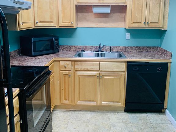 5th image of 223 Columbia Dr APT 221