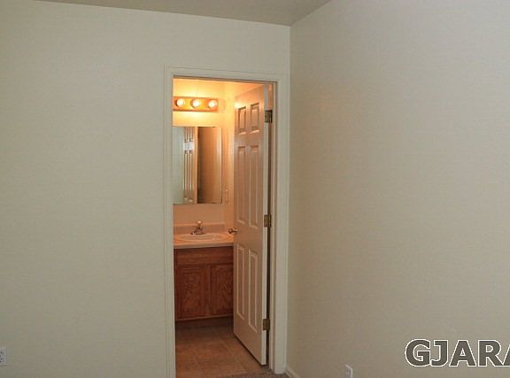 Master Suites on Each Side