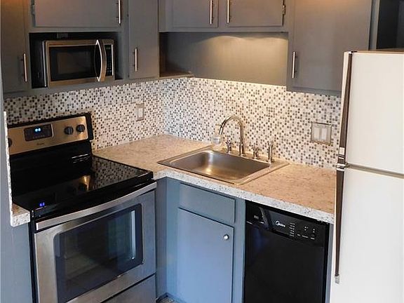 5th image of 2158 N Garland Ave APT 2