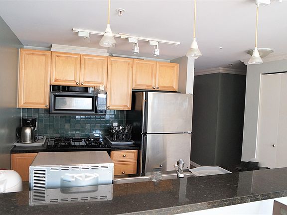 3rd image of 928 Richards St #906