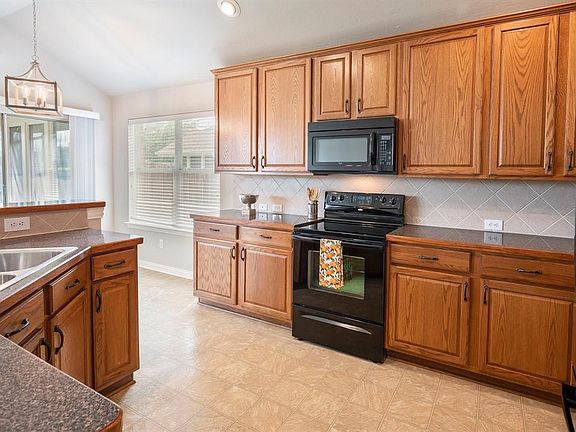 5th image of 307 Highland Glen Dr