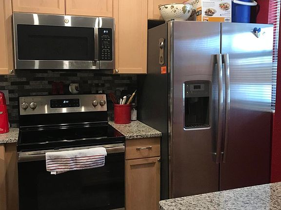 4th image of 3125 Sir Hamilton Cir #7