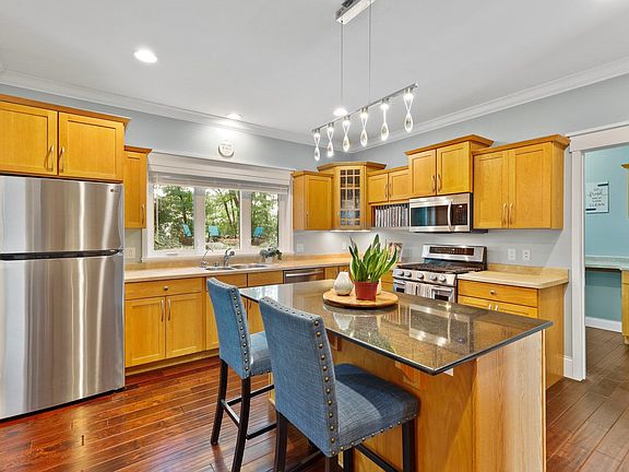 3rd image of 5645 Old Oak Dr