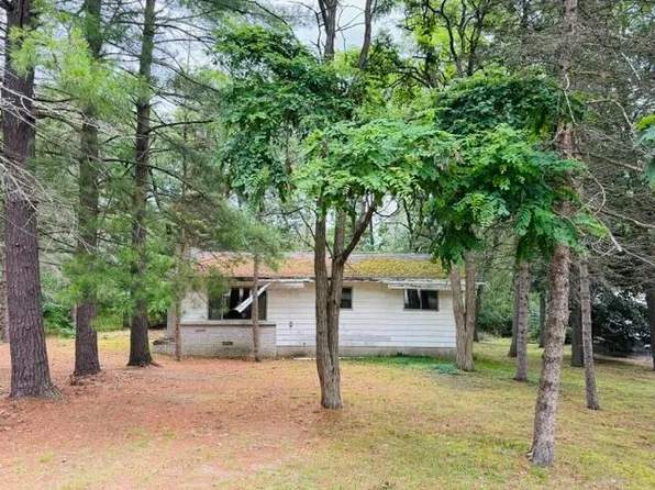 108 Raccoon Trl, Houghton Lake, MI 48629
