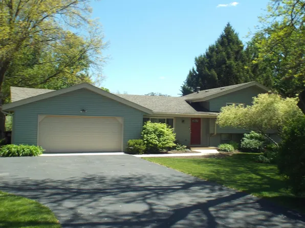 642 Homestead Ln, Rockford, IL 61102