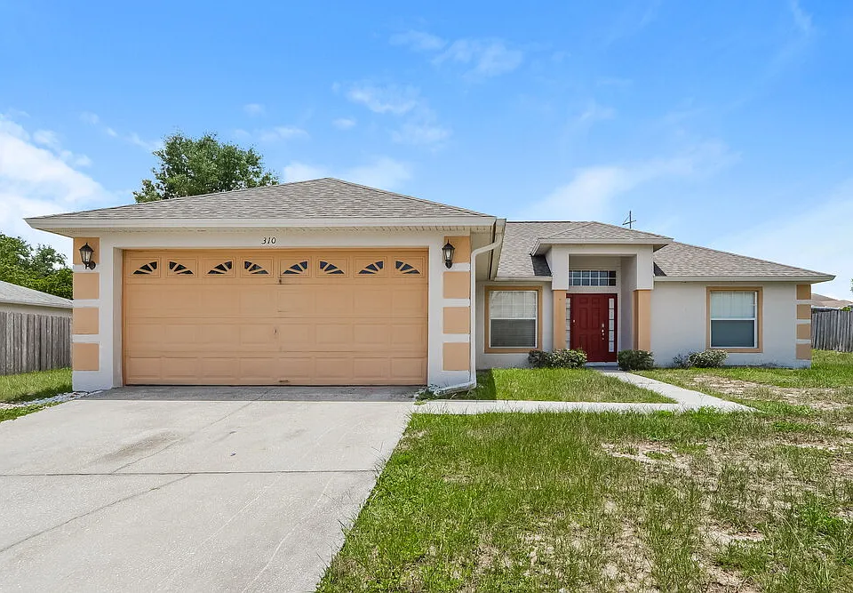 310 Country Lakes Cir