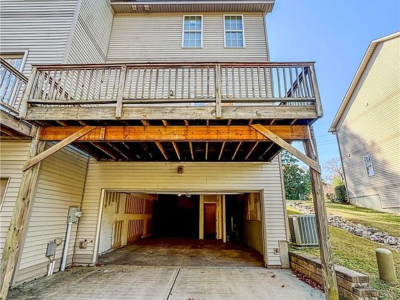 4th image of 425 Georgetown Cir