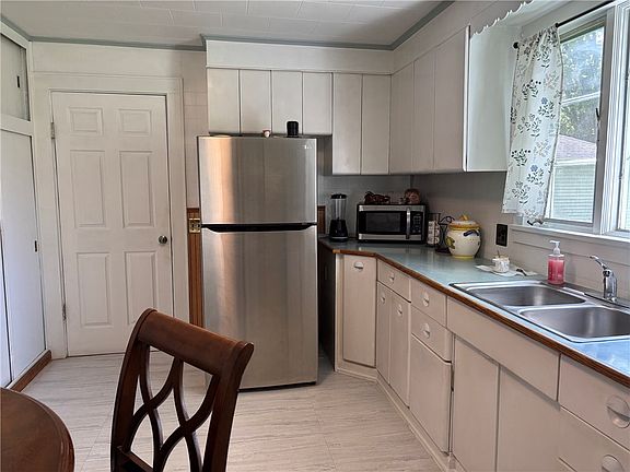 4th image of 3344 Hulberton Rd