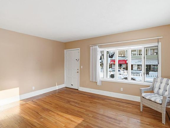 5th image of 957 Mineral Spring Ave