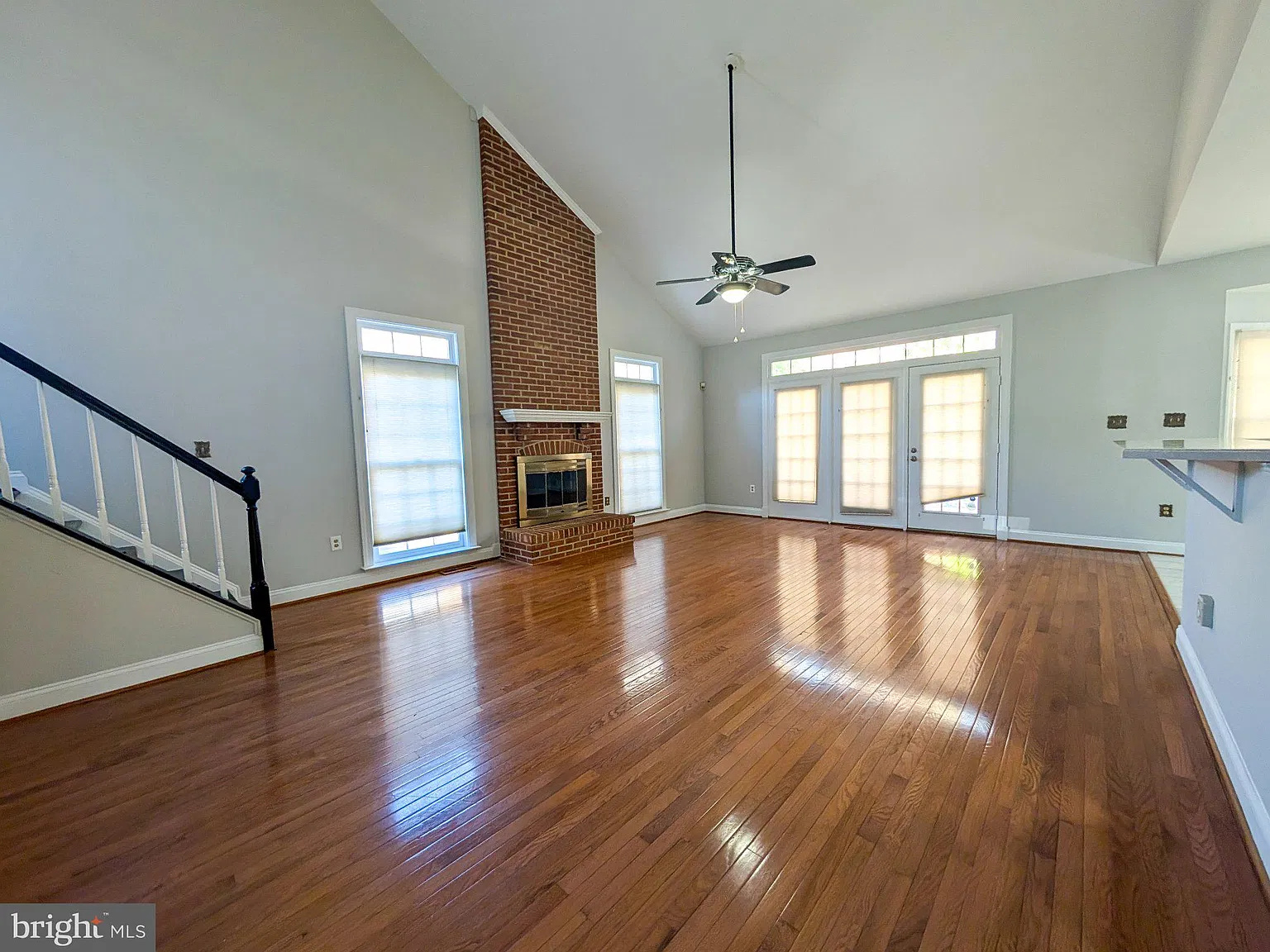 5 bed, 5.5 bath, 5048 sqft, $5,300 — Photo 3