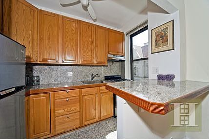 3rd image of 127-131 W 89th St #65