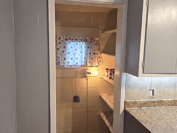 4th image of 3015 Avenue S