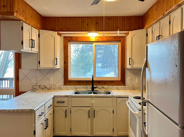 115 Church St N #1, Parry Sound, ON P2A 1Z7