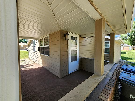 3rd image of 812 W 6th Ave