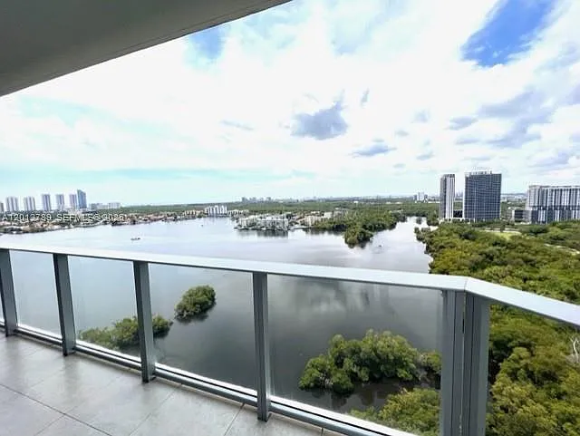 17111 Biscayne Blvd #2102 — Photo 37