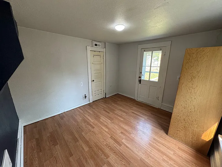 721 5th Ave S — Photo 4